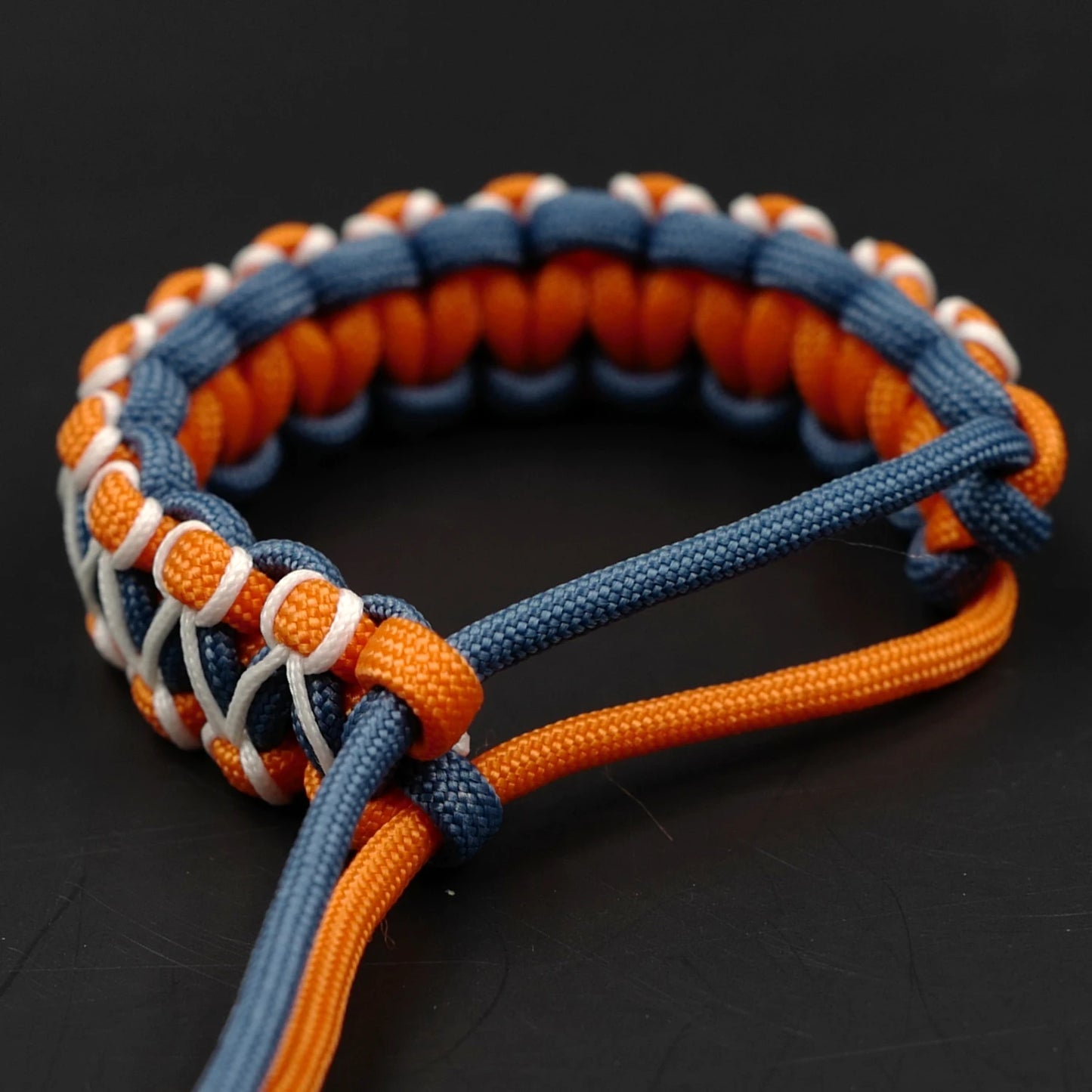 Adjustable Glow-in-the-Dark 550 Paracord Survival Bracelet