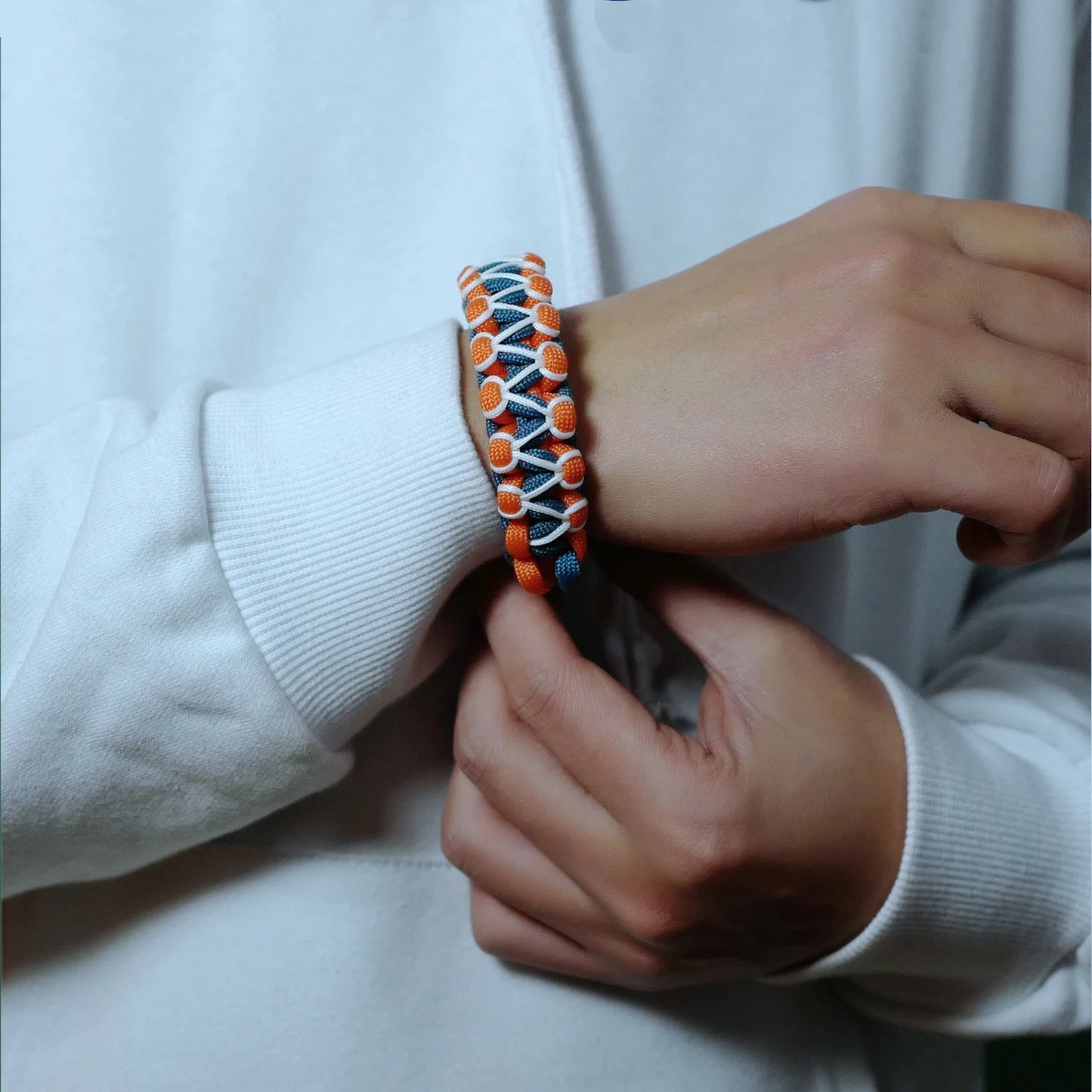 Adjustable Glow-in-the-Dark 550 Paracord Survival Bracelet